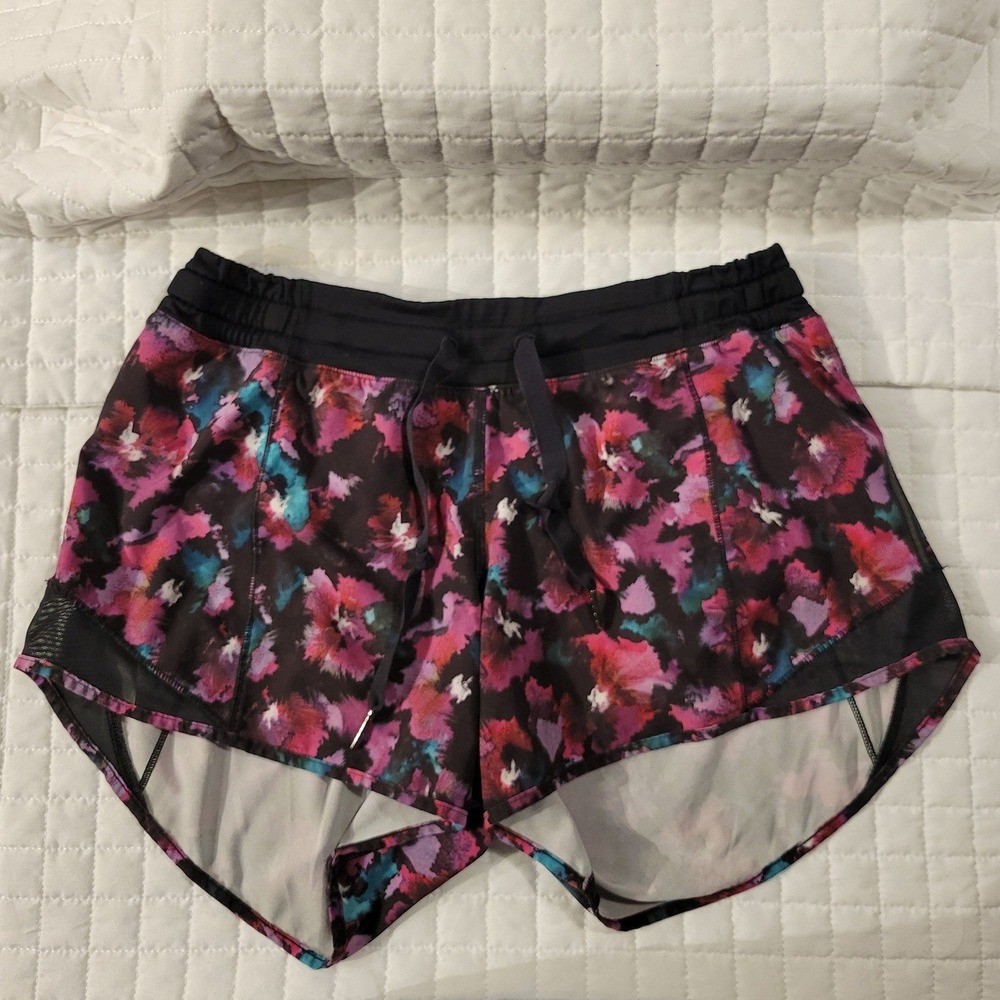 Lululemon Size 4 Hotty Hot Shorts Midnight Bloom Floral Low Rise Running Yoga